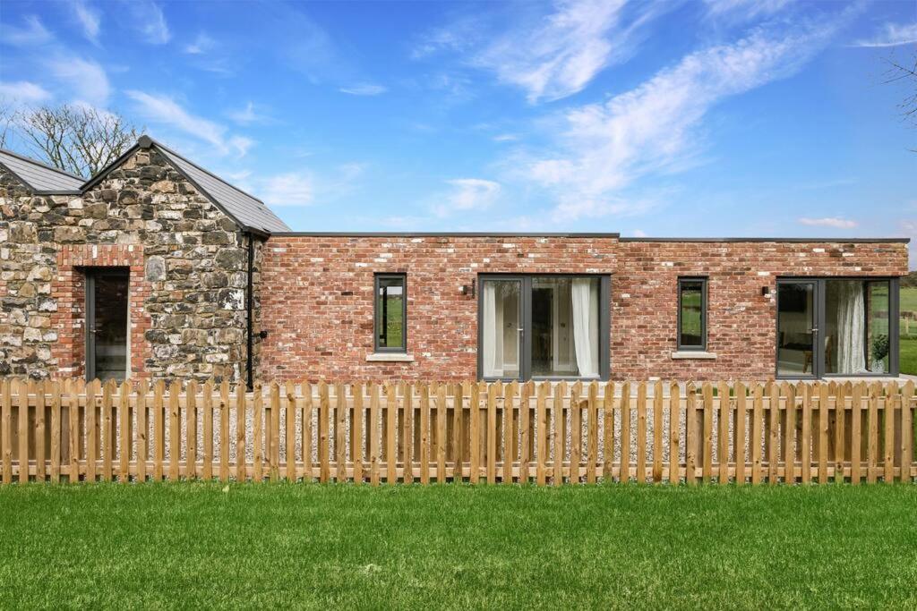 The Byre At Corrstown Village Portrush Extérieur photo