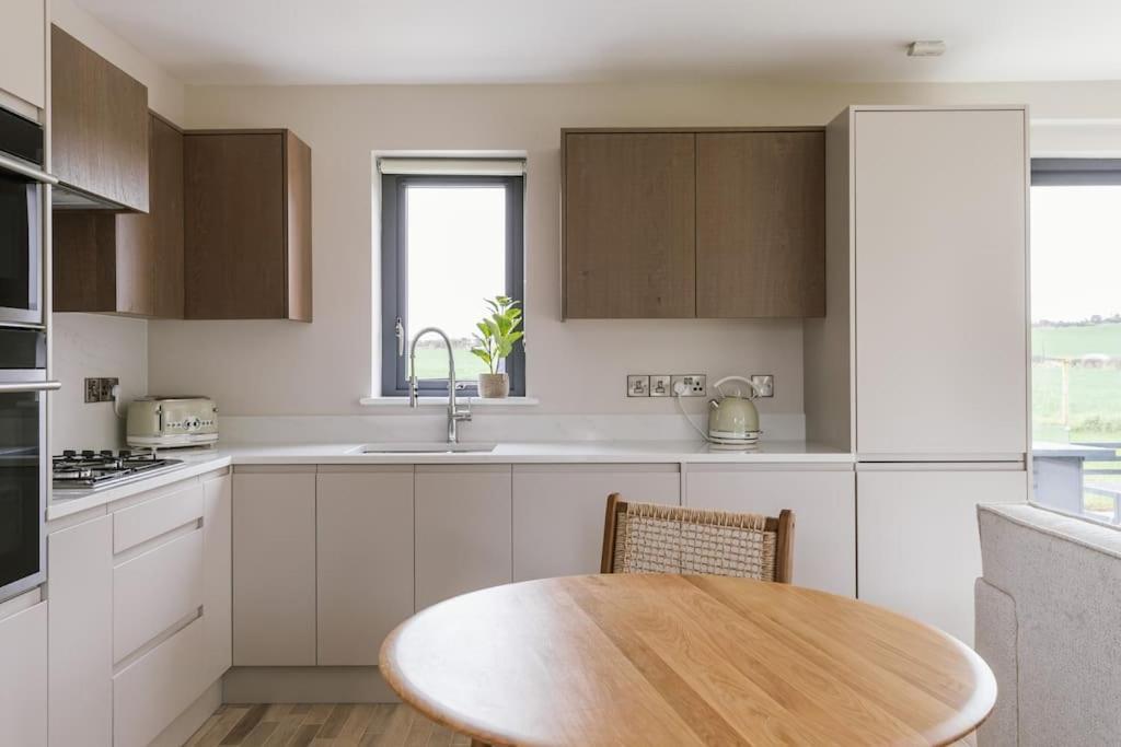 The Byre At Corrstown Village Portrush Extérieur photo