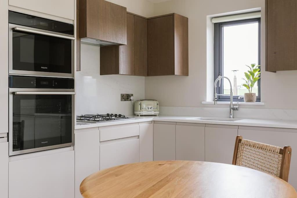 The Byre At Corrstown Village Portrush Extérieur photo